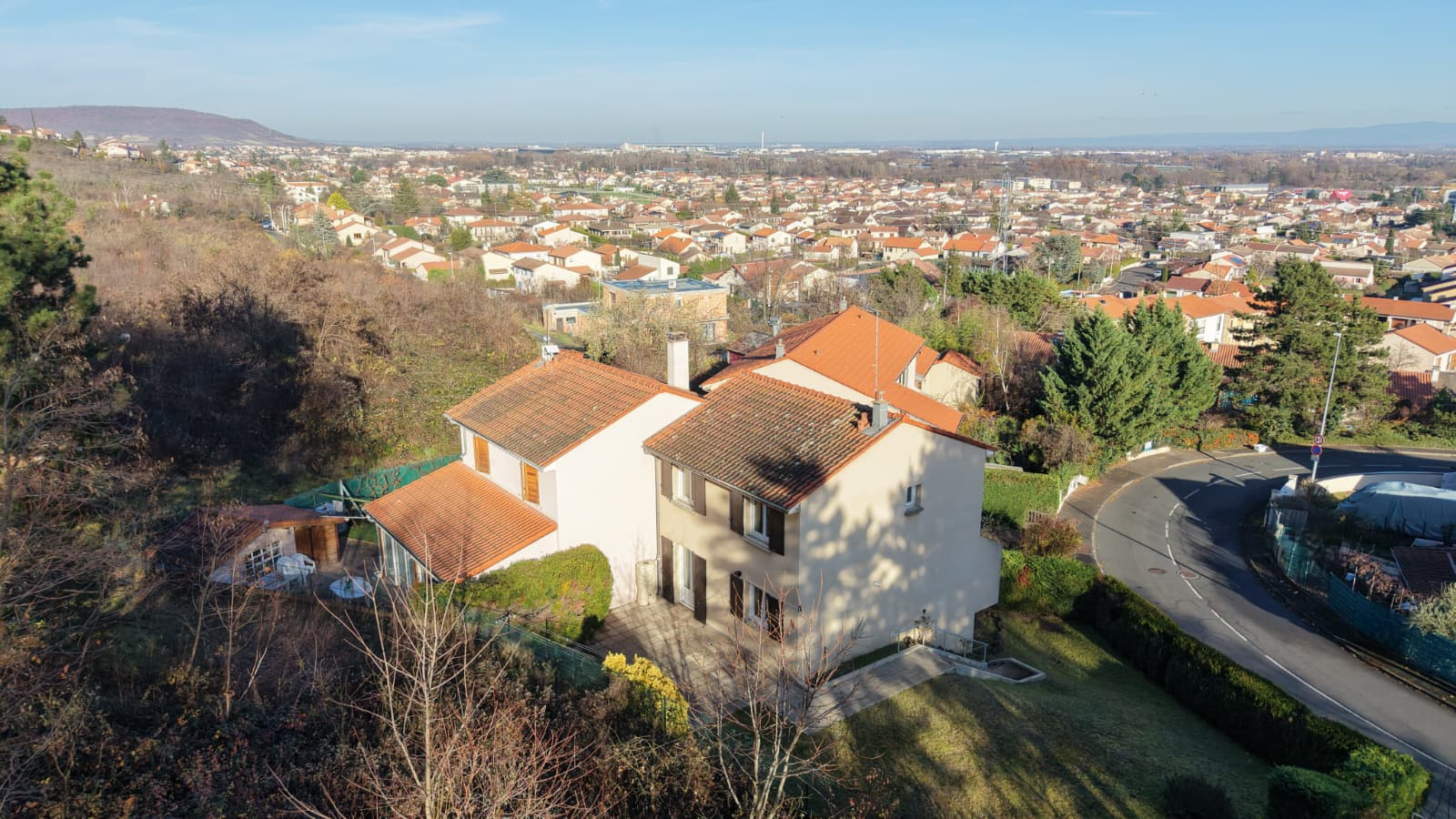 Maison 4 pièces avec garage, jardin, balcon et place de parking