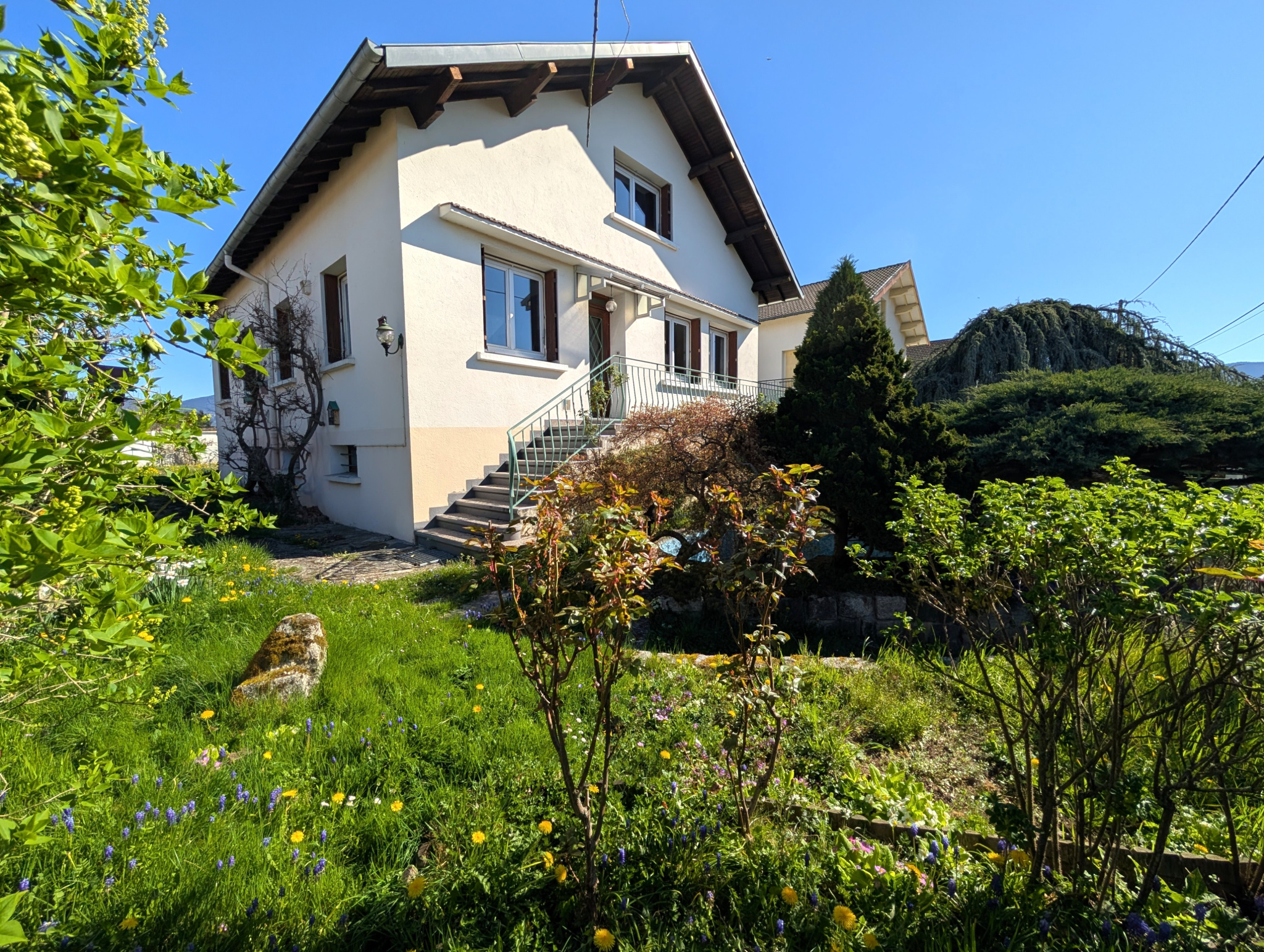 Villa 6 pièces 170m2 sur jardin de 632m2 au centre d'Ambert