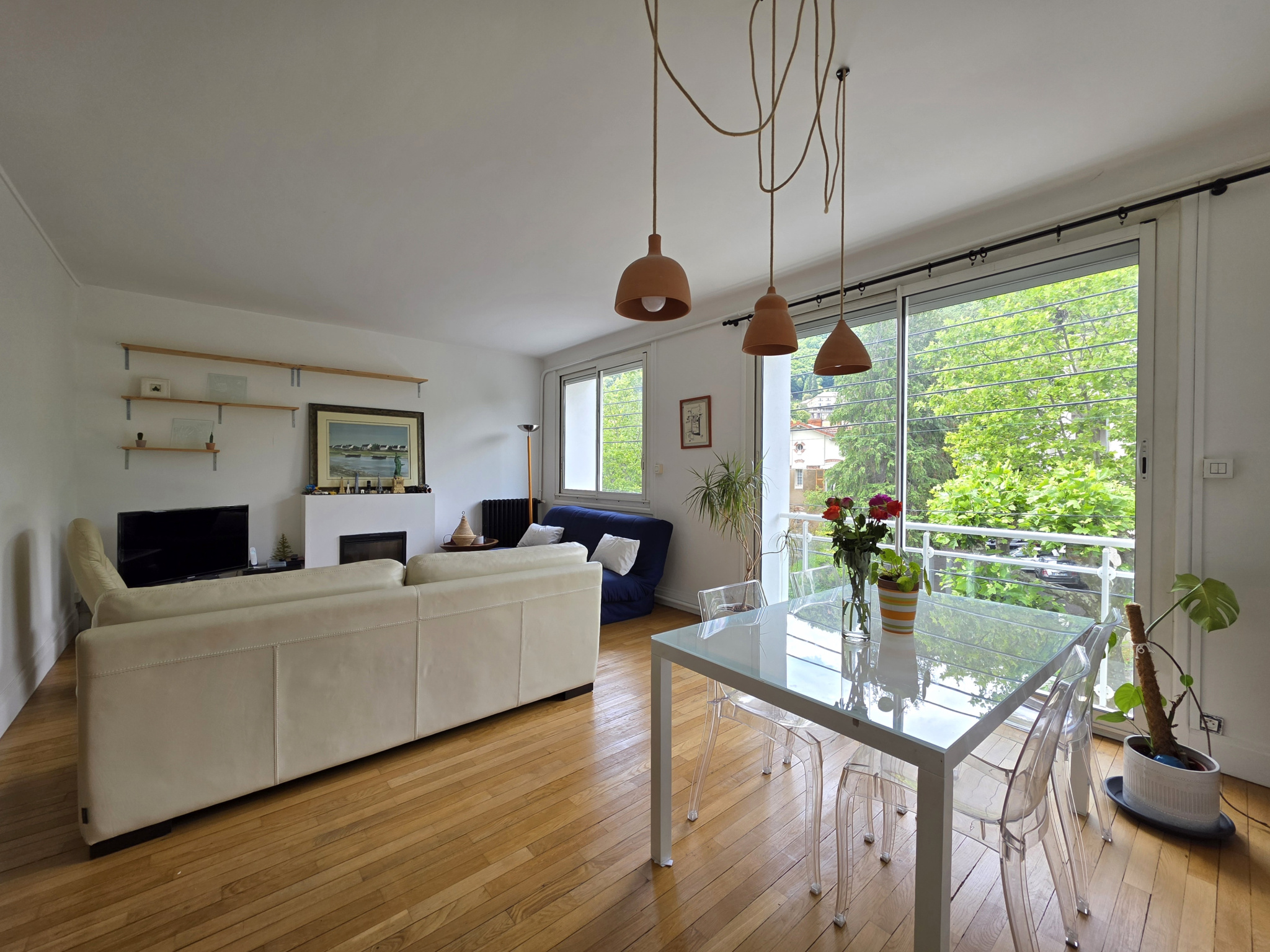 Appartement T4 avec garage, parking, local bureau, cave et jardin commun