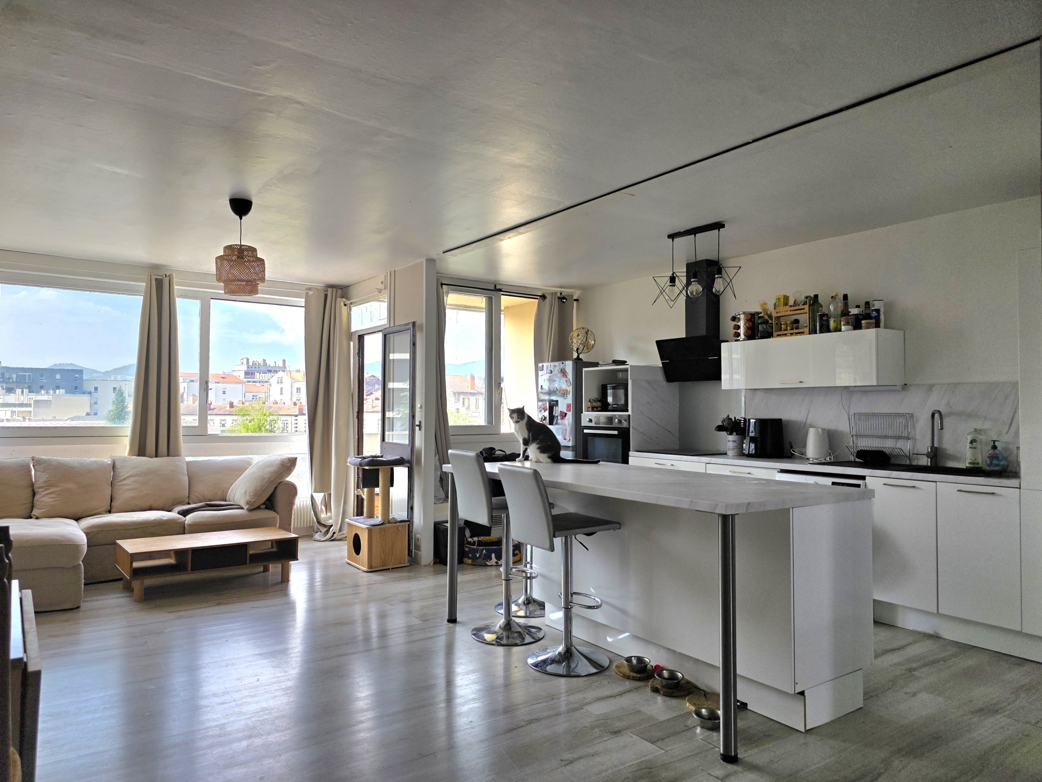 Appartement 4 pièces avec balcon, cave et stationnement