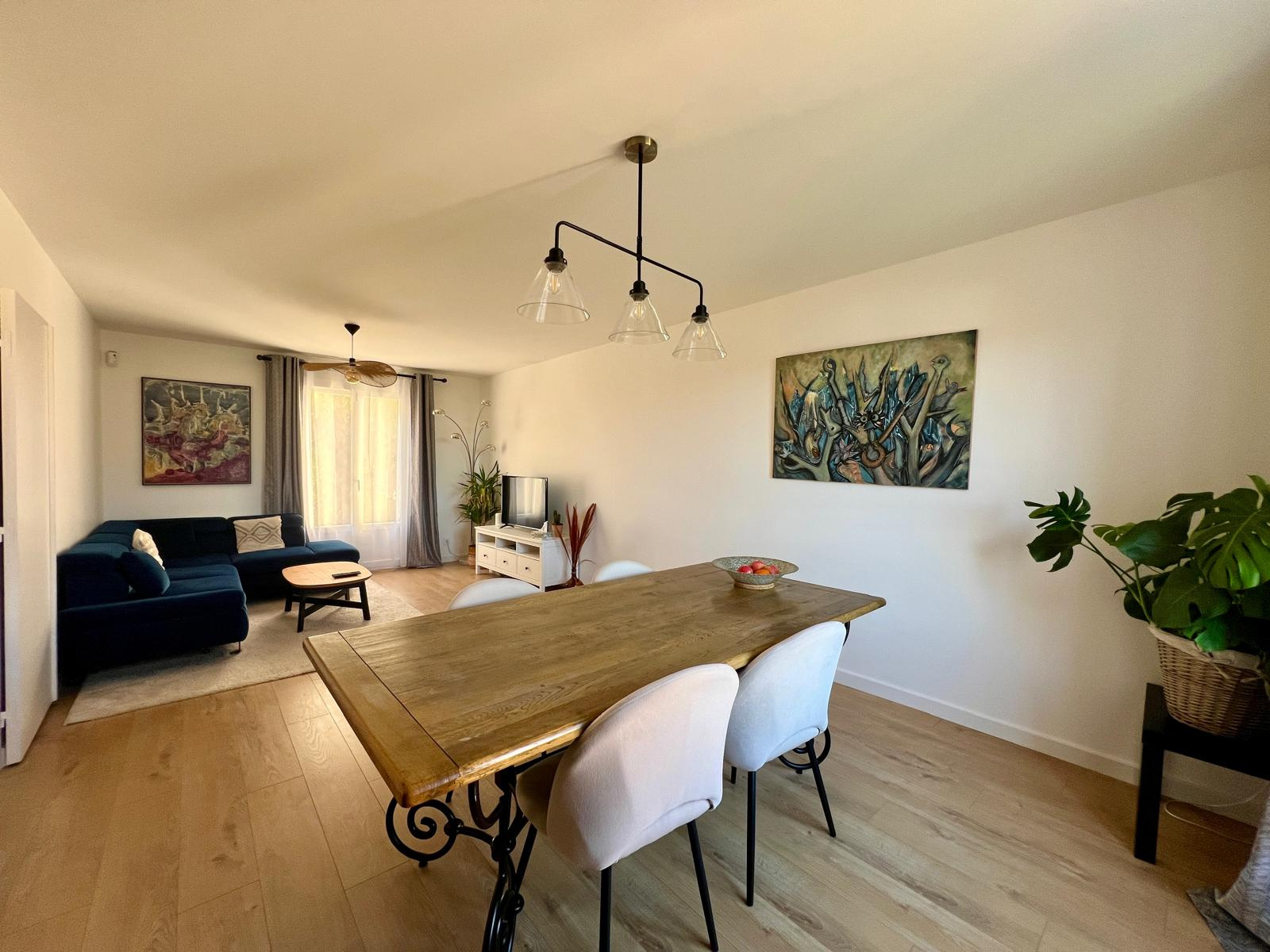 Maison 4 pièces avec garage, jardin, balcon et place de parking