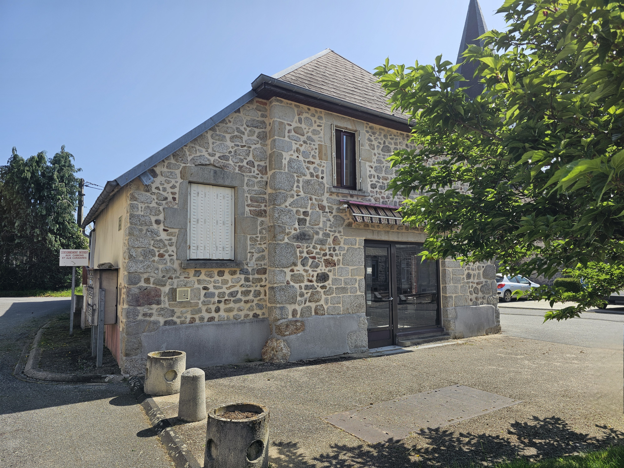 Commerce type bar/restaurant avec logement de fonction