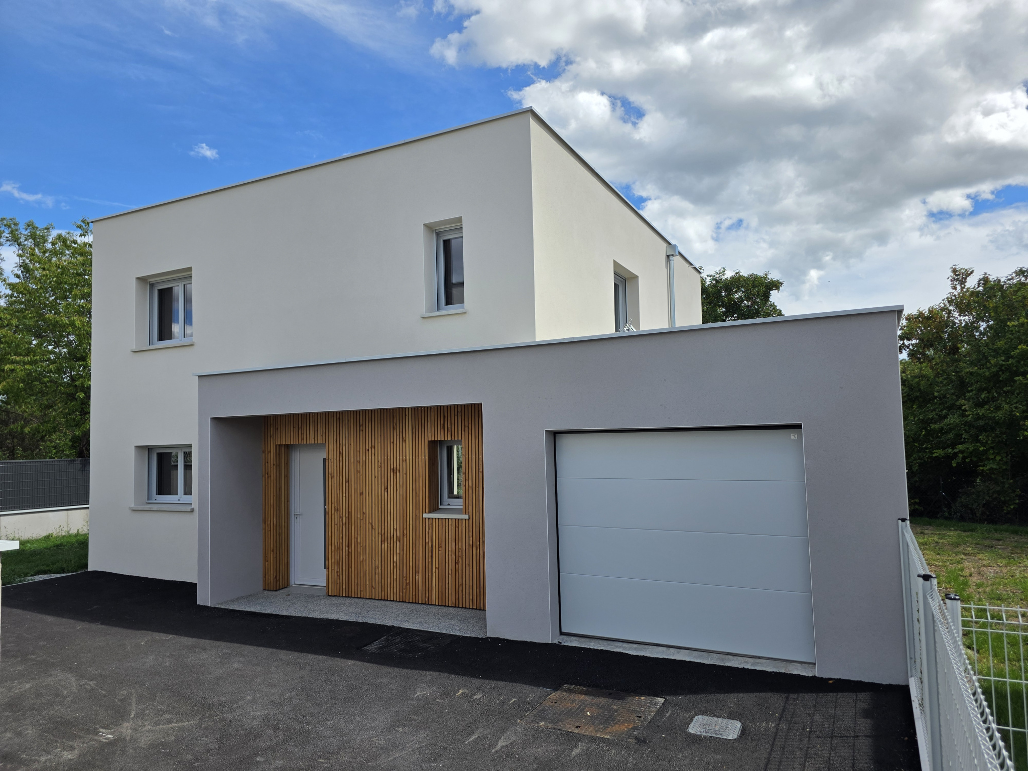 Maison neuve 6 pièces avec terrasse, garage et jardin
