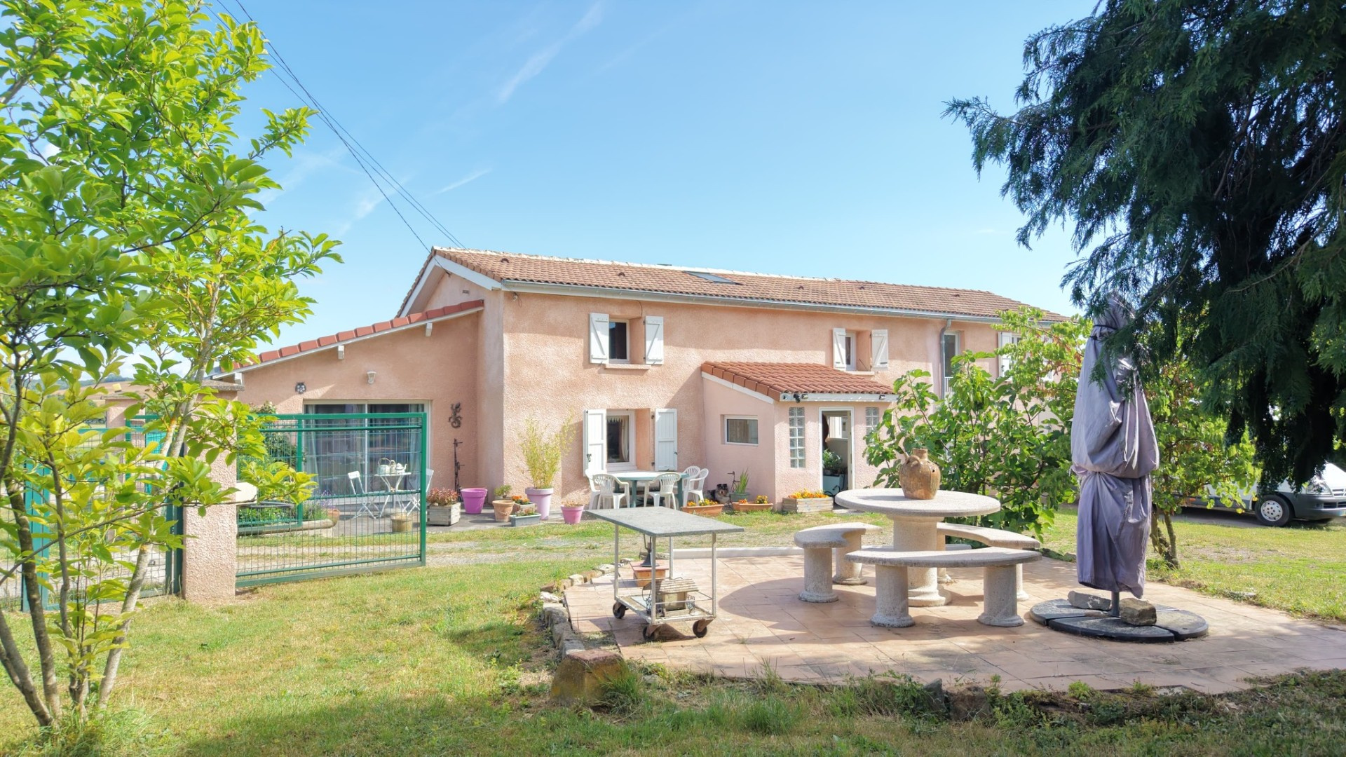 Maison 5 pièces avec double garage, terrain, cave, garage camping car