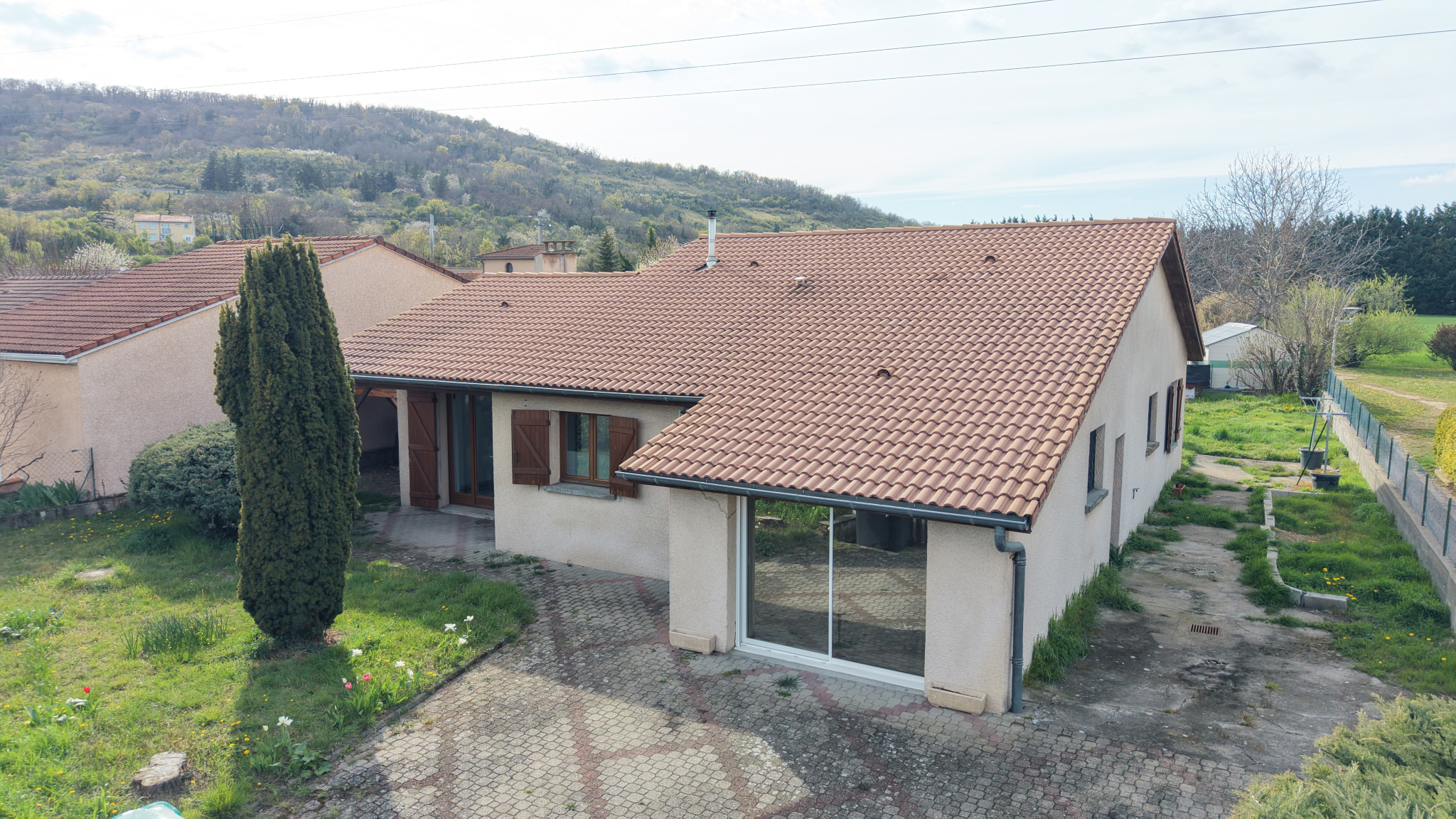 Maison individuelle 5 pièces avec carport et jardin
