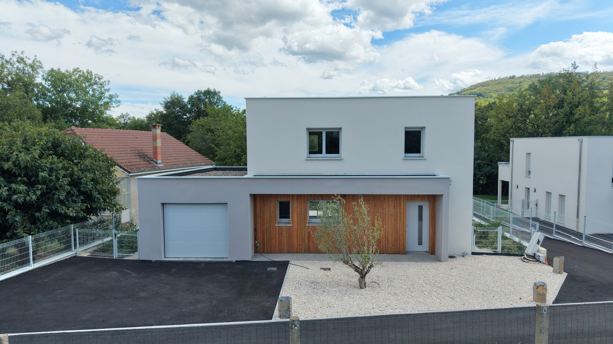 Maison neuve 5 pièces avec garage, jardin et terrasse